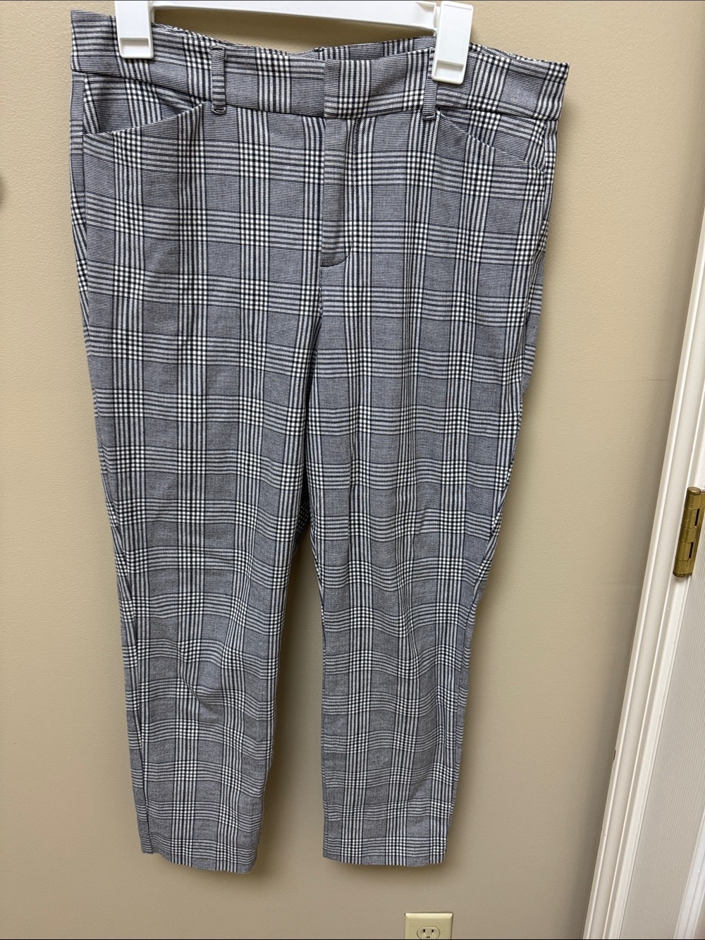Old Navy Black & Gray Plaid Cropped Dress Pants